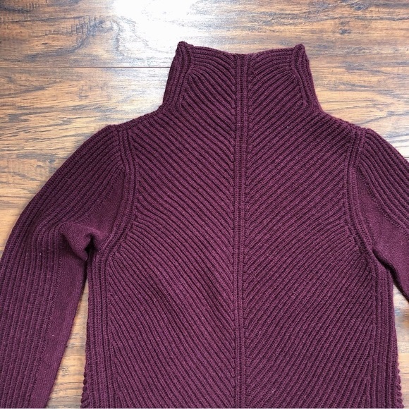 Vince • Directional Rib Turtleneck Sweater burgundy maroon Wysteria cashmere - Picture 5 of 13